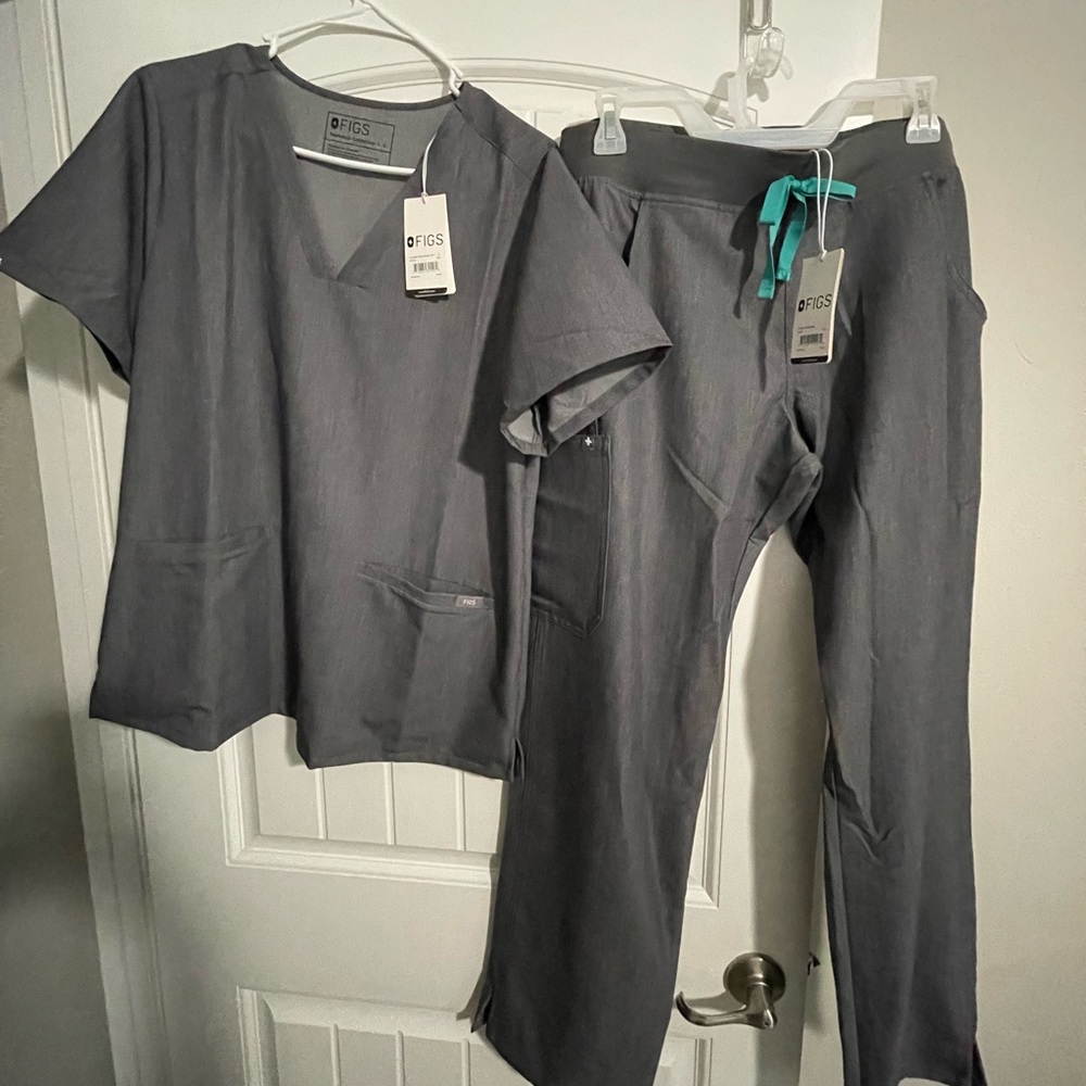 NWT Figs scrub set